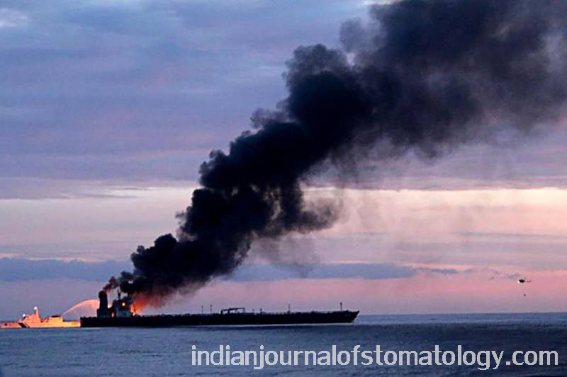 เรือบรรทุกน้ำมัน ที่ถูกไฟไหม้ในศรีลังกาซึ่งเกิดเพลิงไหม้ตั้งแต่สัปดาห์ที่แล้วได้ทิ้งคราบน้ำมันเป็นระยะทาง 1 กิโลเมตร (0.6 ไมล์) ไปทั่วมหาสมุทร