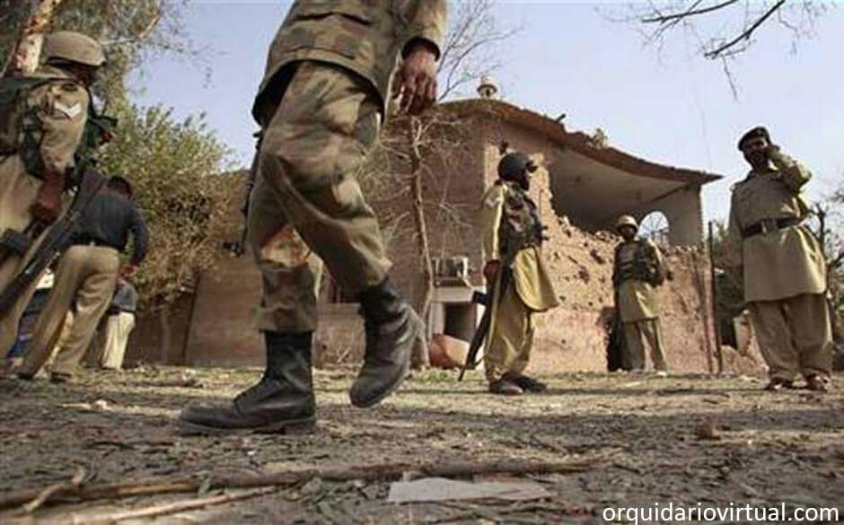 Pakistan army says กองทัพปากีสถานกล่าวว่าผู้โจมตีจากอิหร่านสังหารทหารลาดตระเวนชายแดน 4 นายทหารเหล่านี้เป็นส่วนหนึ่งขอ